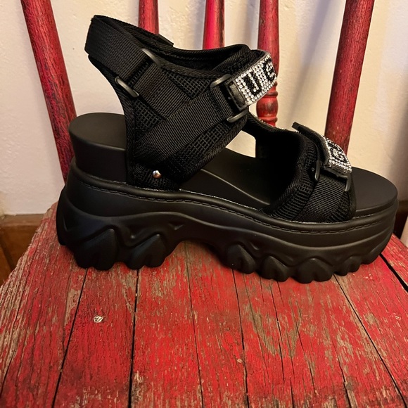 These shoes comfy and sexy at same time Straps are adjustable - Picture 2 of 3